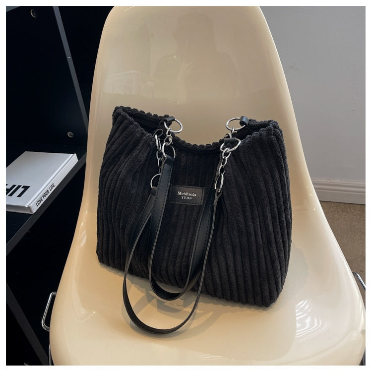 Mila Shoulder Bag for Fall and Winter