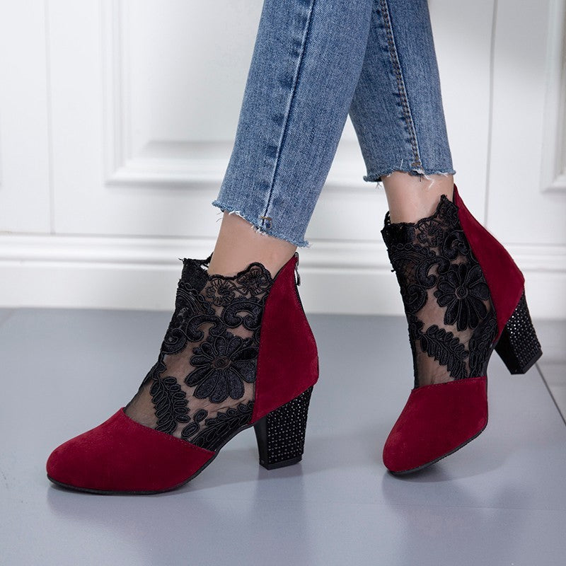 Elegance Lace – Chunky Heel Pumps