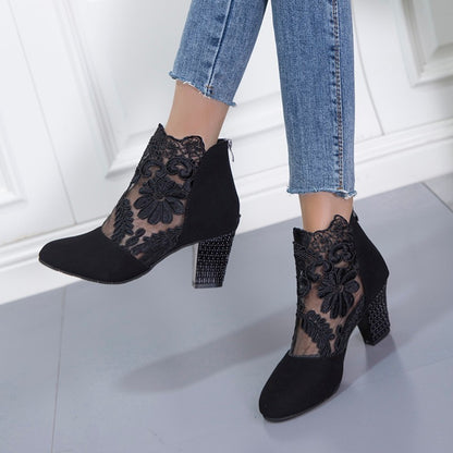 Elegance Lace – Chunky Heel Pumps