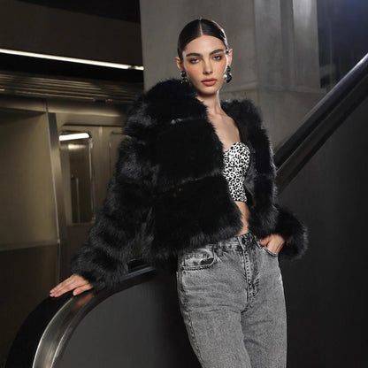 Vivatelle “Nocturne” Veste Courte à Capuche – Élégance en Fausse Fourrur