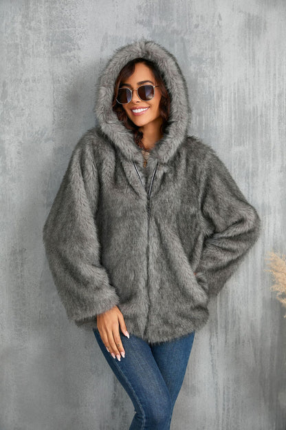 Manteau à capuche Vivatelle “Aurora” – fausse fourrure élégante