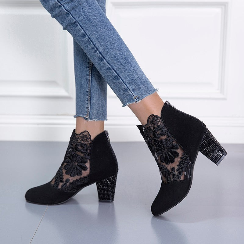 Elegance Lace – Chunky Heel Pumps