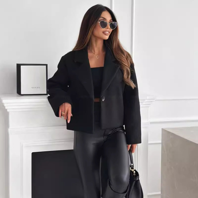 Vivatelle “Élise” Veste Courte – Élégance urbaine minimaliste